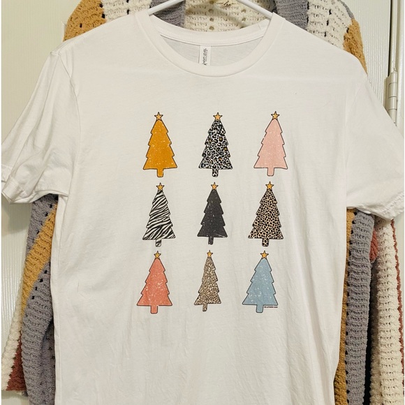 Christmas tree white T-shirt size small like new worn once - Picture 4 of 8